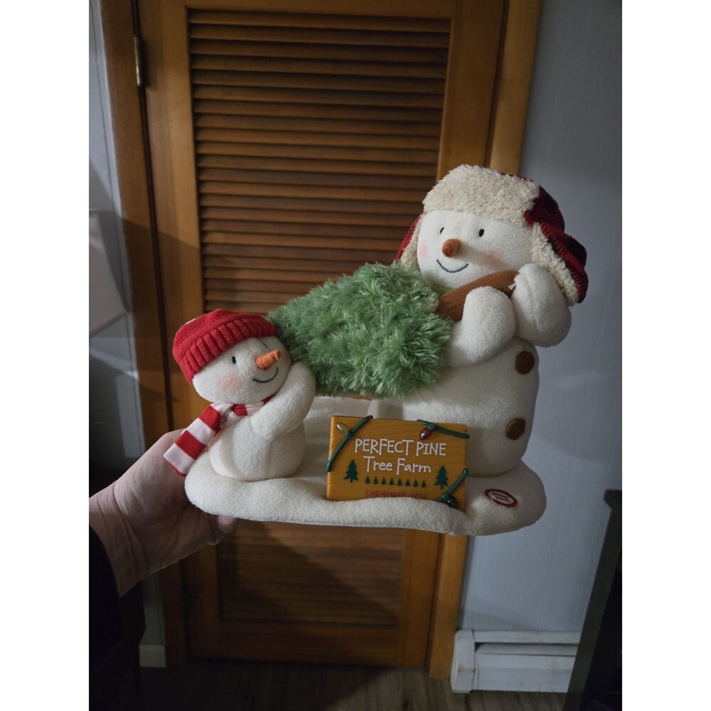 2014 Hallmark Jingle Pals Plush Perfect Pine Tree Farm Snowmen Plaid Hat